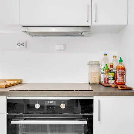 Moderne Sentral Toppleilighet Med Utsikt Til Fjellheisen Og Tromsdalstind 트롬쇠