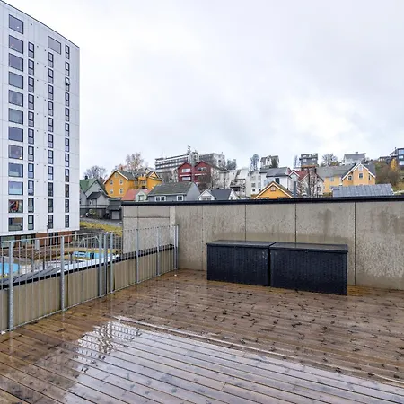 아파트 Moderne Sentral Toppleilighet Med Utsikt Til Fjellheisen Og Tromsdalstind