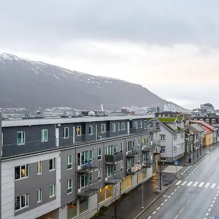 Moderne Sentral Toppleilighet Med Utsikt Til Fjellheisen Og Tromsdalstind *