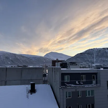 Moderne Sentral Toppleilighet Med Utsikt Til Fjellheisen Og Tromsdalstind