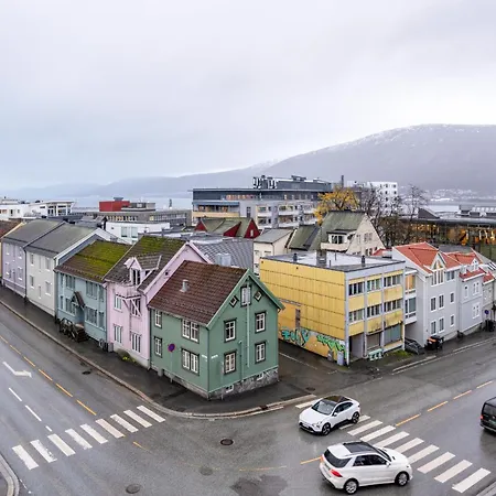 아파트 Moderne Sentral Toppleilighet Med Utsikt Til Fjellheisen Og Tromsdalstind