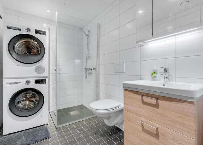 Moderne Sentral Toppleilighet Med Utsikt Til Fjellheisen Og Tromsdalstind * 트롬쇠