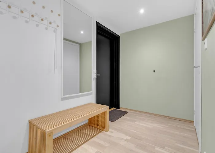 Moderne Sentral Toppleilighet Med Utsikt Til Fjellheisen Og Tromsdalstind 트롬쇠