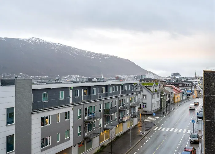Moderne Sentral Toppleilighet Med Utsikt Til Fjellheisen Og Tromsdalstind *