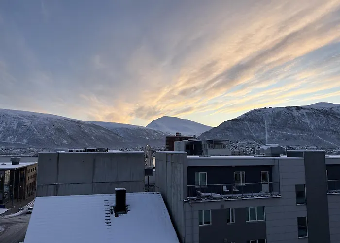 Moderne Sentral Toppleilighet Med Utsikt Til Fjellheisen Og Tromsdalstind