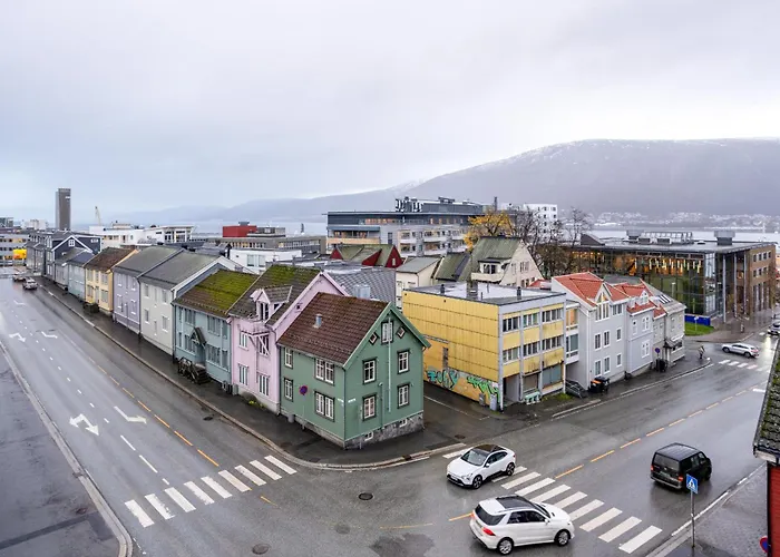 아파트 Moderne Sentral Toppleilighet Med Utsikt Til Fjellheisen Og Tromsdalstind