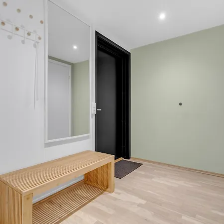 Moderne Sentral Toppleilighet Med Utsikt Til Fjellheisen Og Tromsdalstind トロムソ